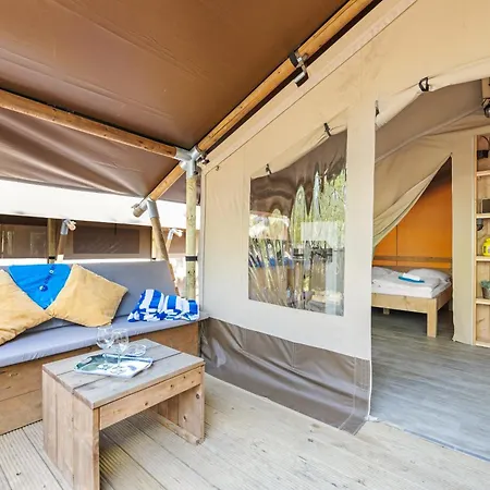 Prázdninový areál Easyatent Safari Tent Polari *