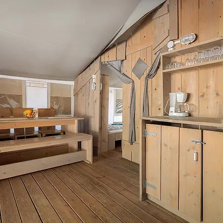 Easyatent Safari Tent Polari Prázdninový areál