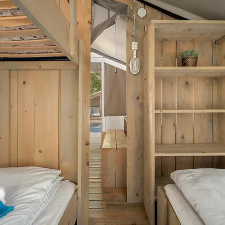 База відпочинку Easyatent Safari Tent Polari Ровінь