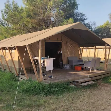 Easyatent Safari Tent Polari Park za odmor *