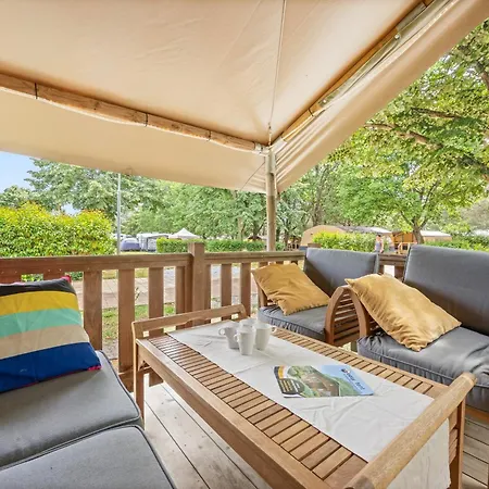Prázdninový areál Easyatent Safari Tent Polari