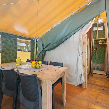Easyatent Safari Tent Polari Prázdninový areál *
