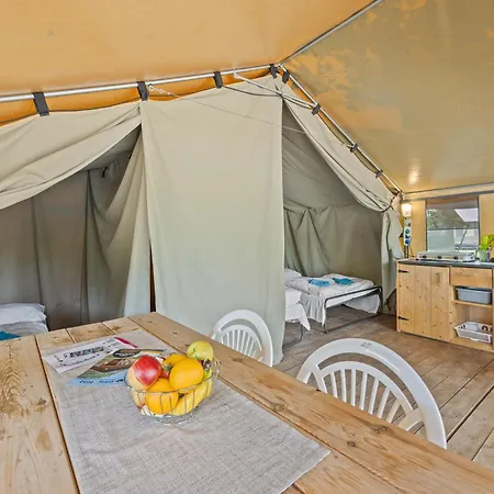 Prázdninový areál Easyatent Safari Tent Polari *